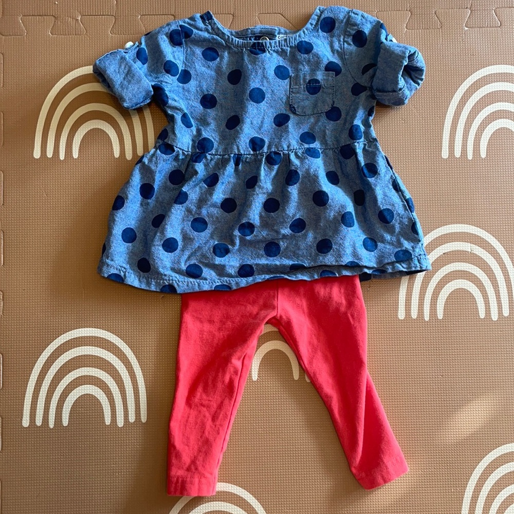 Two piece Carter’s set.